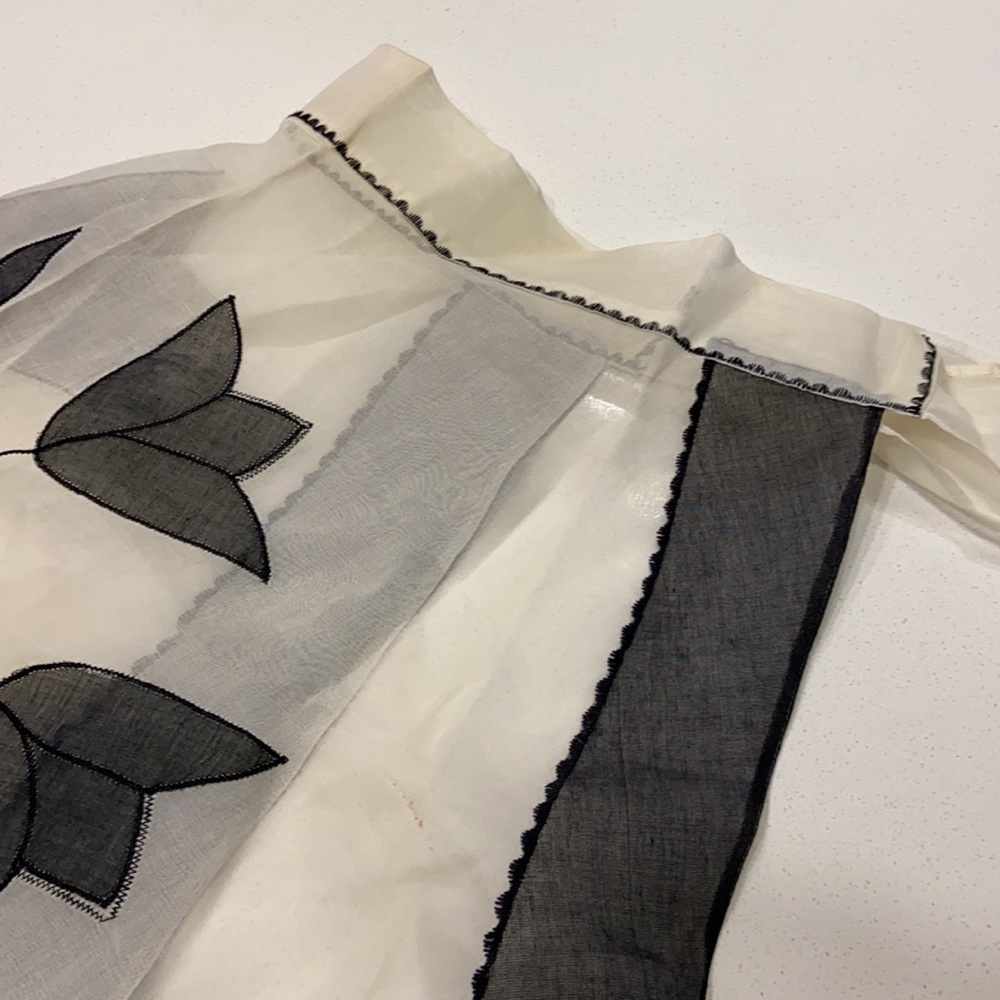 Vintage Sheer Black Ivory Tulip Apron! - Picture 9 of 9